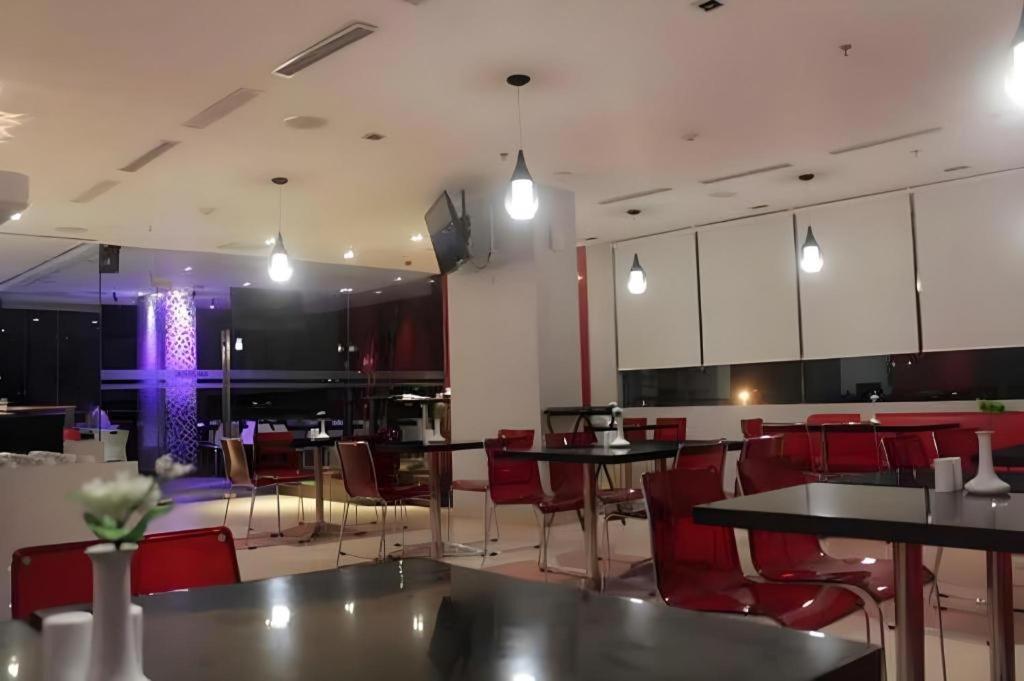 RedStar Hotel Yakarta Exterior foto